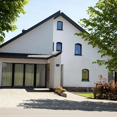 Spacious Villa in Bullingen with Garden
